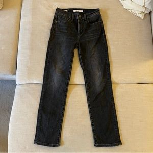 📓 Levi’s | 724 High-Rise Straight Jeans (Size 25) 📓